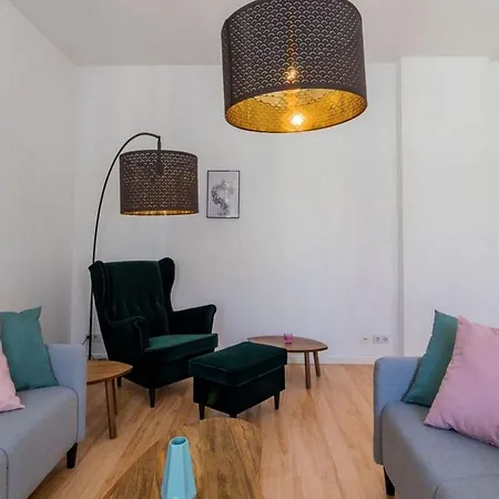 Lovely 4-bedrooms - Up To 8 Guests- What'app - 0034-635-518-216 - For Reservations! Munich