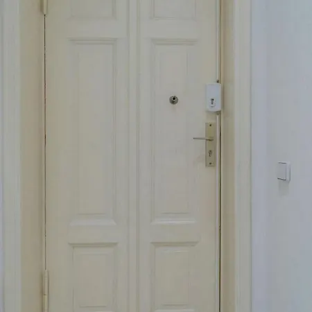 Lovely 4-bedrooms - Up To 8 Guests- What'app - 0034-635-518-216 - For Reservations! Διαμέρισμα *
