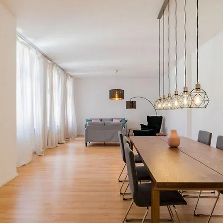 Apartment Lovely 4-bedrooms - Up To 8 Guests- What'app - 0034-635-518-216 - For Reservations! Munich