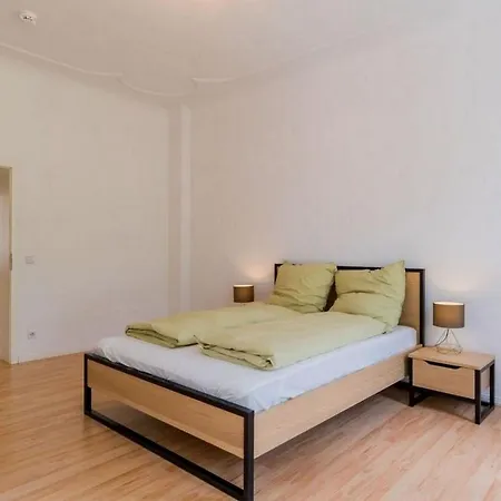Lovely 4-bedrooms - Up To 8 Guests- What'app - 0034-635-518-216 - For Reservations! *