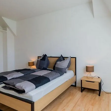 Apartment Lovely 4-bedrooms - Up To 8 Guests- What'app - 0034-635-518-216 - For Reservations! Munich