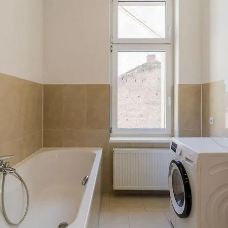 Lovely 4-bedrooms - Up To 8 Guests- What'app - 0034-635-518-216 - For Reservations! * Munich