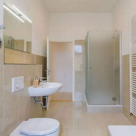 Lovely 4-bedrooms - Up To 8 Guests- What'app - 0034-635-518-216 - For Reservations! Apartment München
